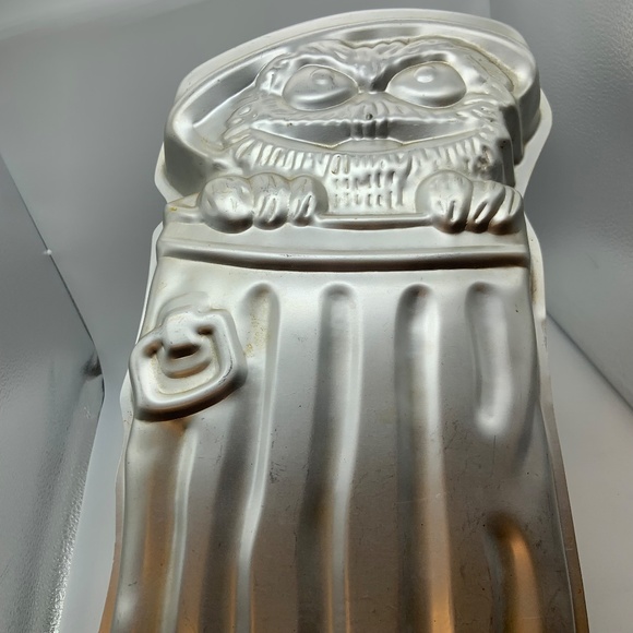 Vintage Wilton Sesame Street Character Oscar the Grouch Retro Cake Tin Pan 1977 - Picture 13 of 13